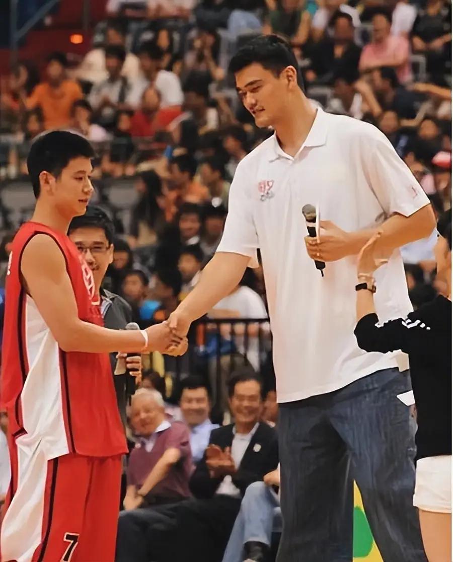双星辉映，殊途异彩：姚明与林书豪的NBA成就全方位对比